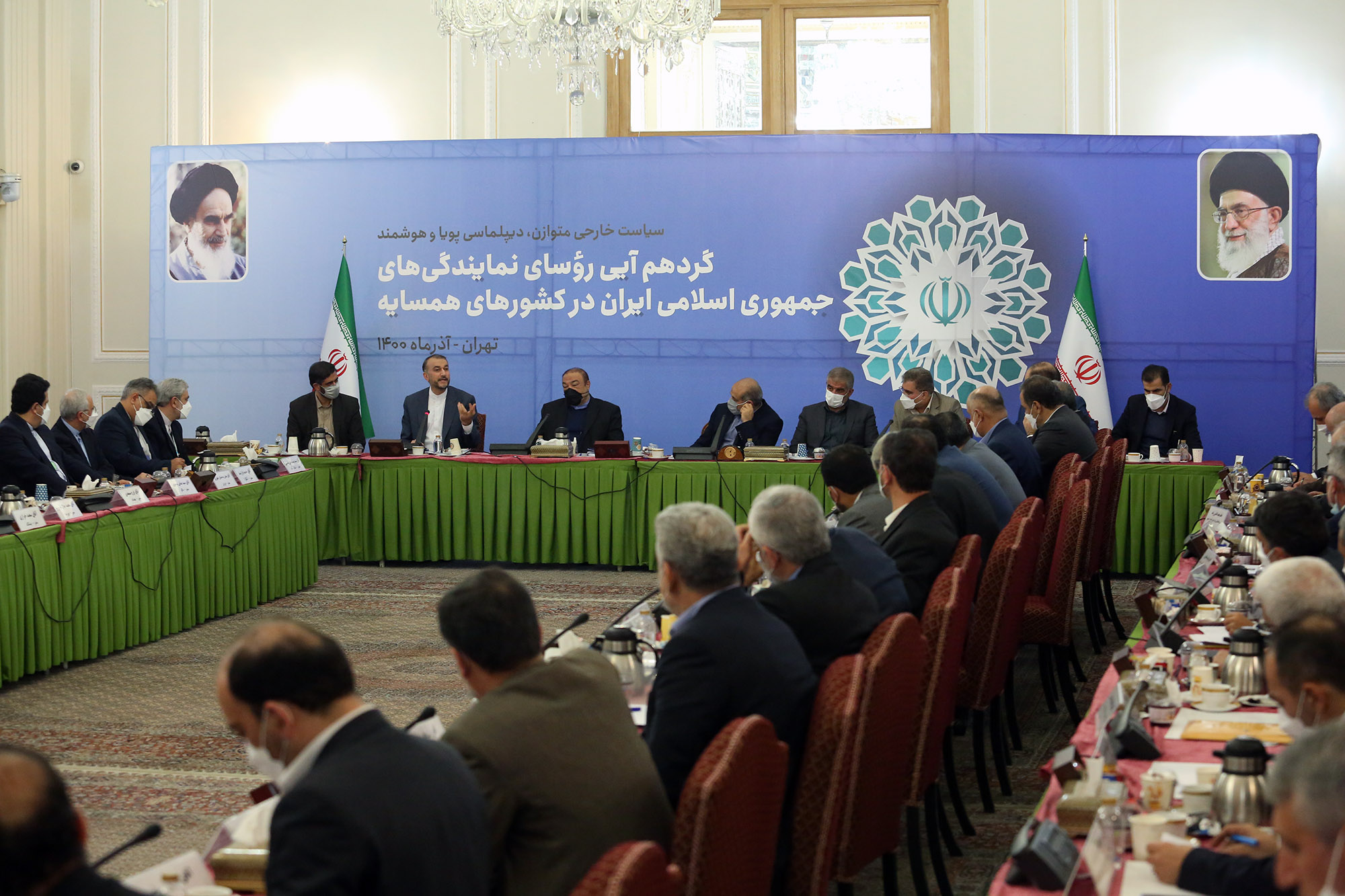 نشست مشترک وزرای کشور و امور خارجه و دبیر شورای عالی مناطق آزاد به همراه استانداران مرزی و رؤسای نمایندگی‌های کشورمان در کشورهای همسایه-- ۲۱آذر۱۴۰۰